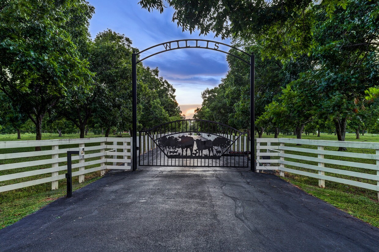 One-Story Family Home in FULSHEAR, TX